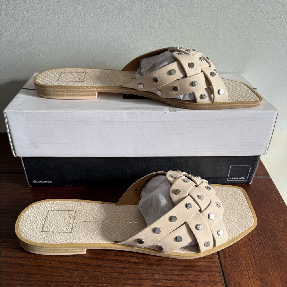 Dolce Vita Isela cream studded flat‎ slide sandals NEW 9.5